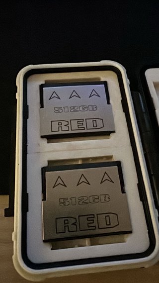 2x Tarjetas RED 512GB Case para 4 tarjetas