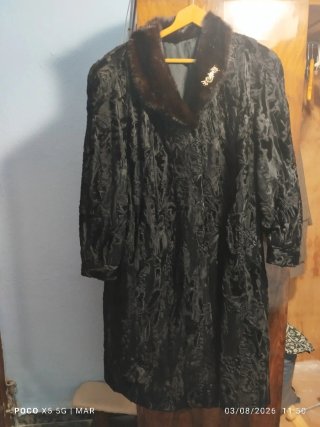 Abrigo de piel Astracán negro