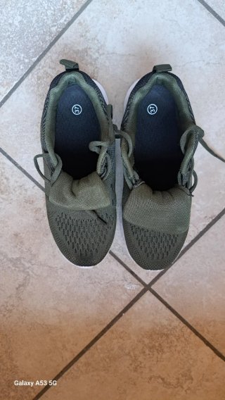 Scarpe da ginnastica verdi e bianche