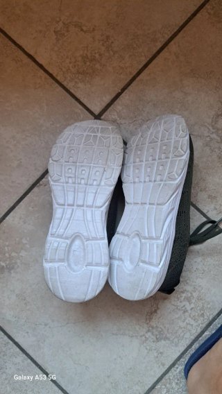 Scarpe da ginnastica verdi e bianche