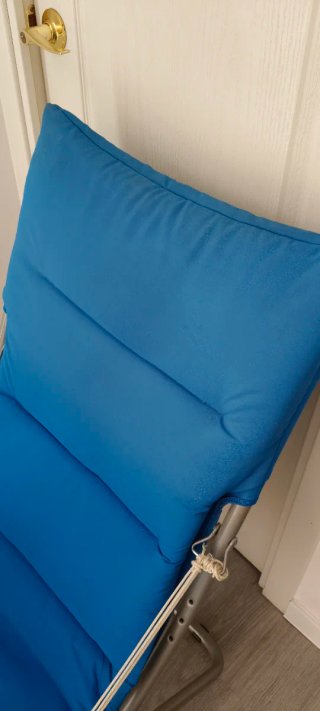 Sillón de tela azul plegable