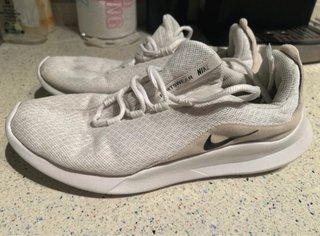 Zapatillas Nike Beige y Blancas