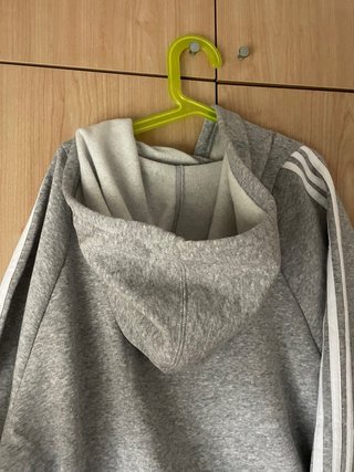 Sudadera Adidas Gris con Capucha y Logo