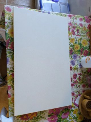 Mesa plegable de pared blanca