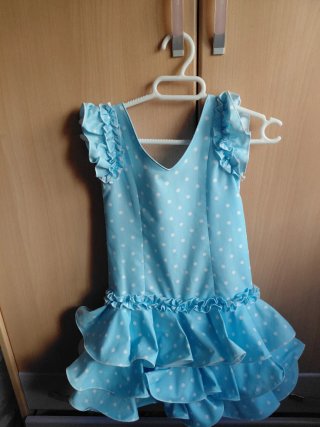 Traje de flamenca azul con lunares blancos talla 6