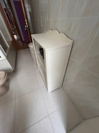 Estantería blanca de madera