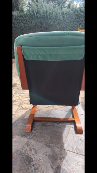 Sillón mecedora terciopelo y madera