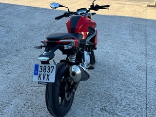 BMW G 310 R  con solo 1045 km.