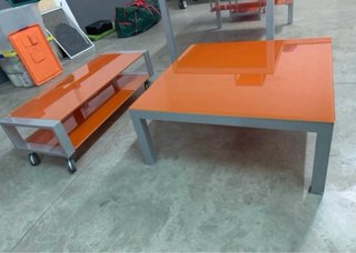 Conjunto de mesas de cristal y metal