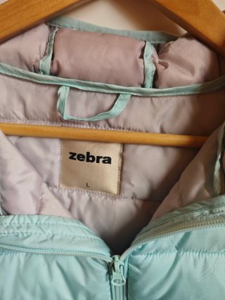 Anorak Mujer Zebra Talla L. Color azul cielo claro
