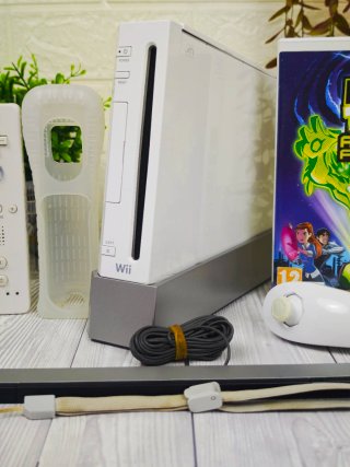 Consola Nintendo Wii Blanca + 2 Juegos y Mando