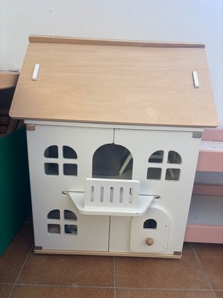 Casita de muñecas de madera