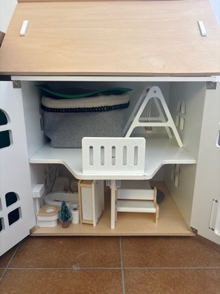 Casita de muñecas de madera
