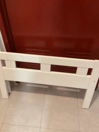 Cabecero y pie de cama infantil blanca con ovejas