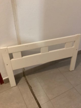 Cabecero y pie de cama infantil blanca con ovejas