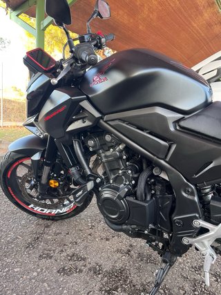 Honda Hornet 500 Negra 2025