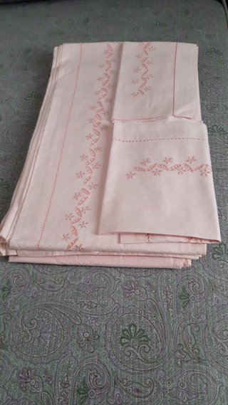 Lenzuola matrimoniali ricamate a mano