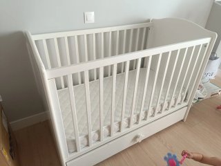 Cuna bebé blanca con cajón