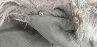 Parka verde con capucha y pelo
