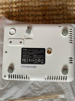 Proyector Akiyo O1 720P con mando y caja y HDMI