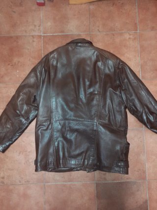 Chaqueta de cuero marrón
