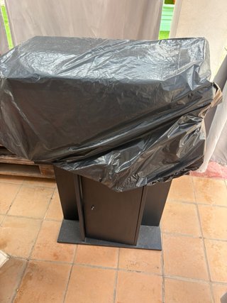 Acuario con mesa negro