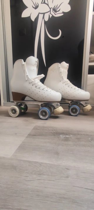 Patines de 4 ruedas blancos