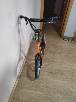 Monopatín Naranja Seminuevo
