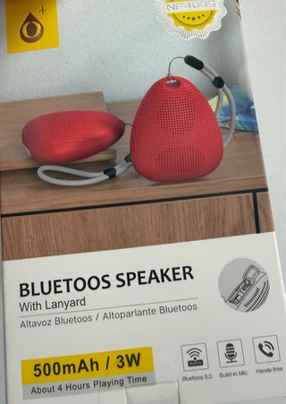 Altavoz Bluetooth Rojo con Lanyard
