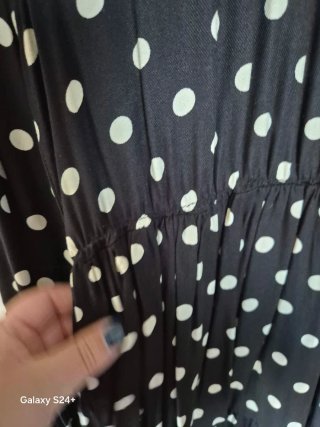 Vestido de bolinhas preto e branco