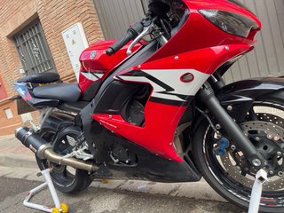 Yamaha YZF-R6 Roja y Negra