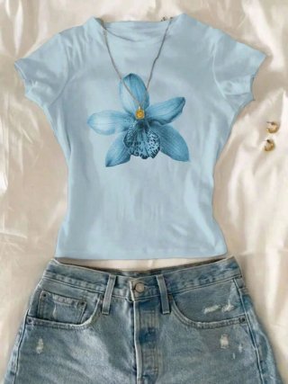 Top floral veraniego azul