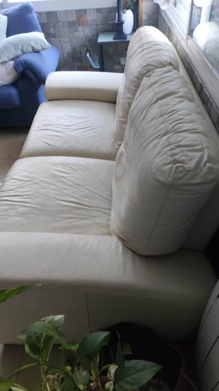 Sofá de piel beige 3 plazas