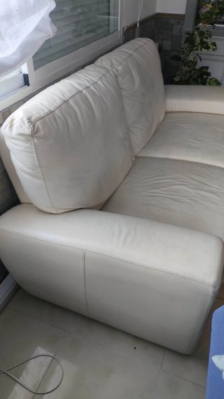 Sofá de piel beige 3 plazas