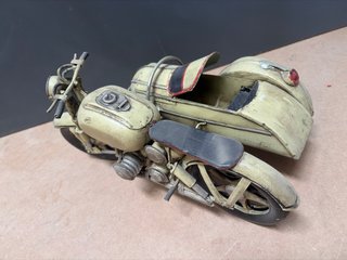 Maqueta Moto con Sidecar Chapa