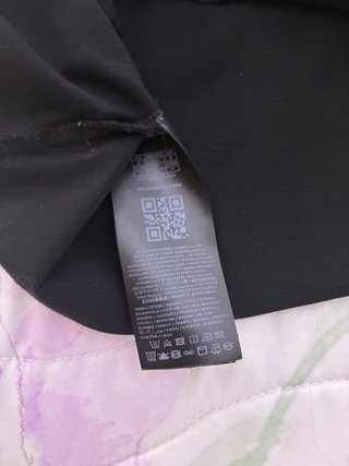 Camiseta Guess Negra  TENGO TALLA S I TALLA M