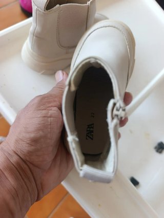 Botas niño beige zara