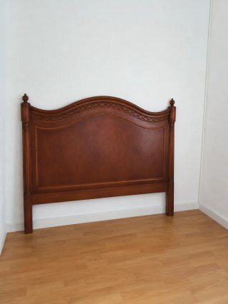 Muebles de dormitorio: cómoda y mesita