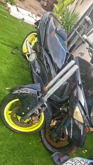 Yamaha TMAX 500 Negra vendo tmax para restabrar