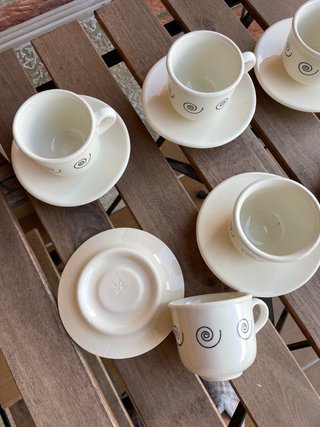 Juego de 6 tazas de café con platillos