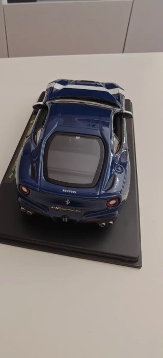Ferrari 1/24 Bburago Azul