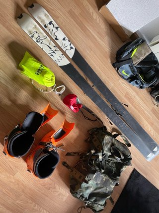 Equipo esquí de travesía.