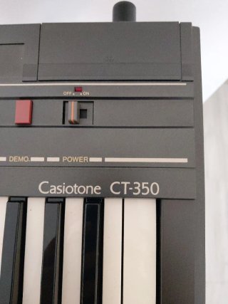 Piano Casio con soporte