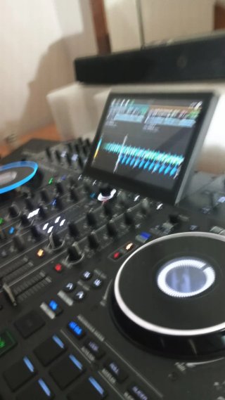 Denon Prime 4+ en caja