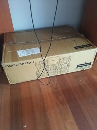 Denon Prime 4+ en caja