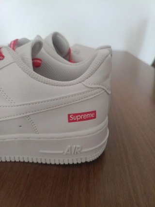 Nike Air Force 1 x Supreme Blancas Rojas