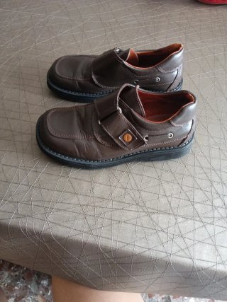 Zapatos niño marrones velcro