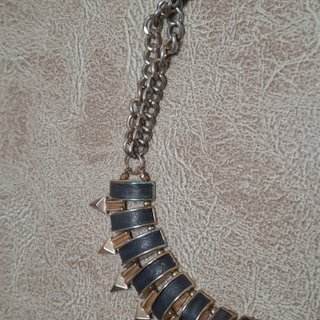 Collar ZARA Punk Dorado y Negro