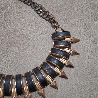 Collar ZARA Punk Dorado y Negro