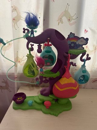 Casa de juguete Trolls con muñecos